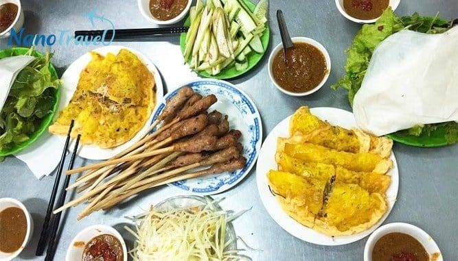 Bánh xèo, nêm lụi là món ăn khá bình dân tại Đà Nẵng