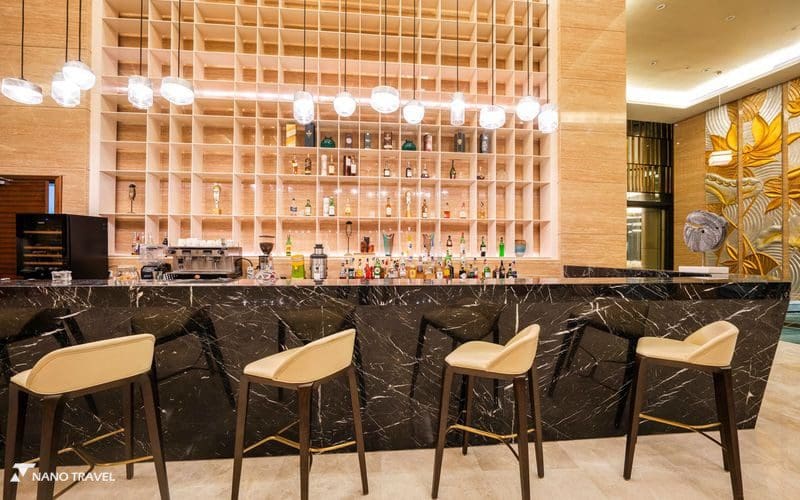 Không gian quầy bar hiện đại tại Vinpearl Resort & Spa Hạ Long