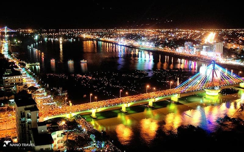 Vé du thuyền sông Hàn đưa bạn đi chiêm ngưỡng vẻ đep của thành phố Đà Nẵng về đêm